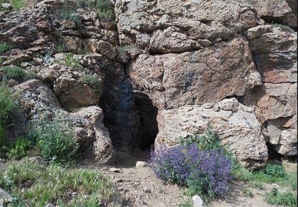 غار باستانی ازناو در روستای مجره