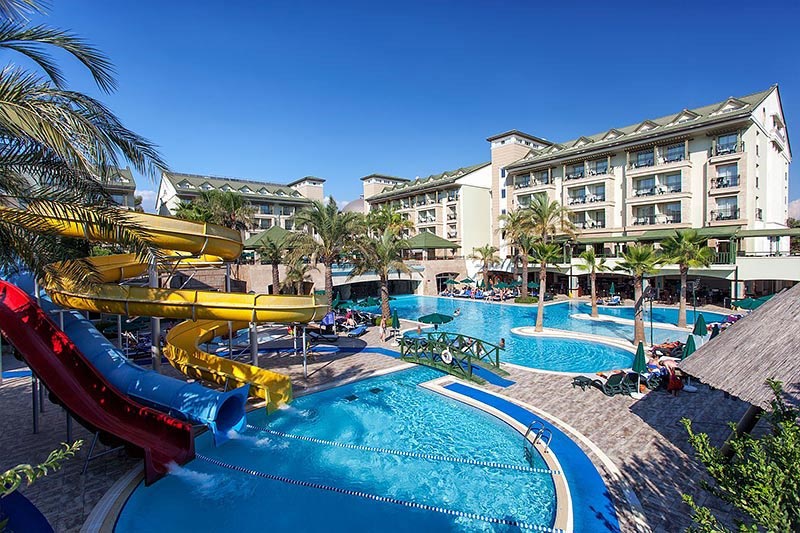 هتل دارای پارک آبی در آنتالیا