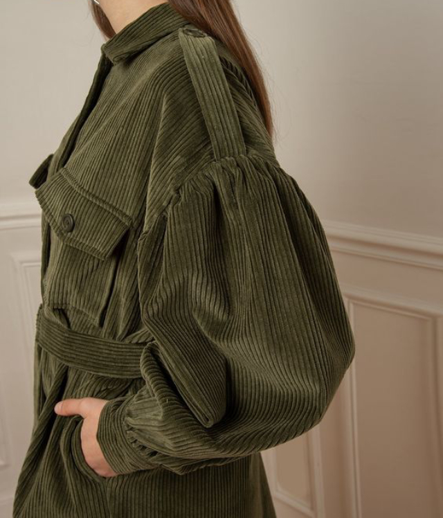 مدل مانتو مخمل کبریتی رنگ سبز با آستین های پف دار