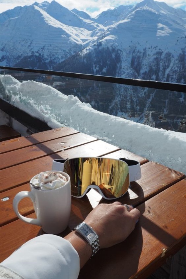 ژست عکس برفی دخترانه