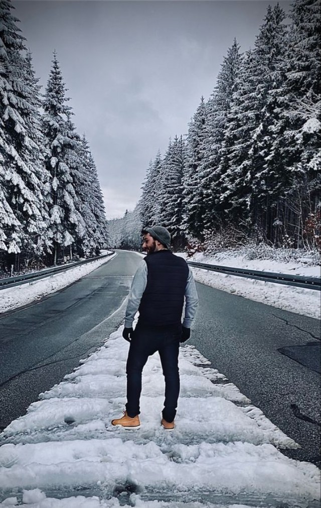 ژست عکس برفی دخترانه