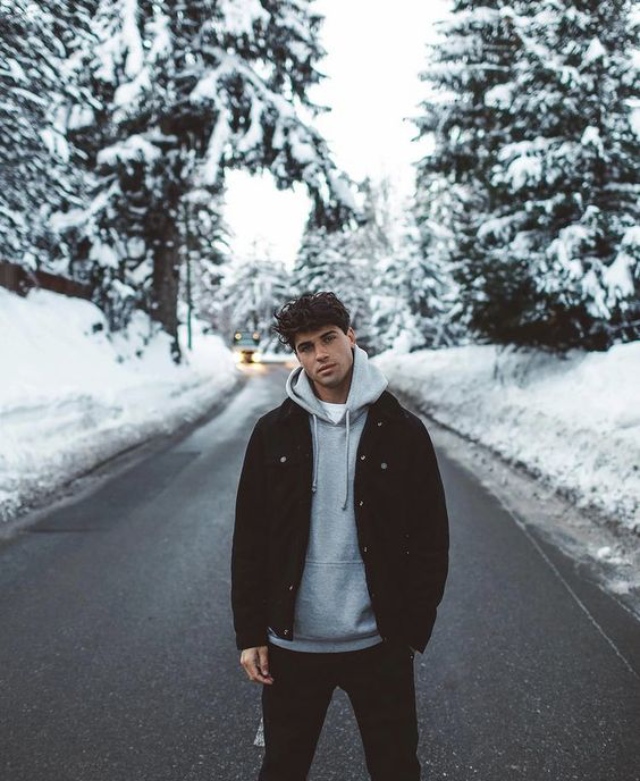 ژست عکس برفی دخترانه