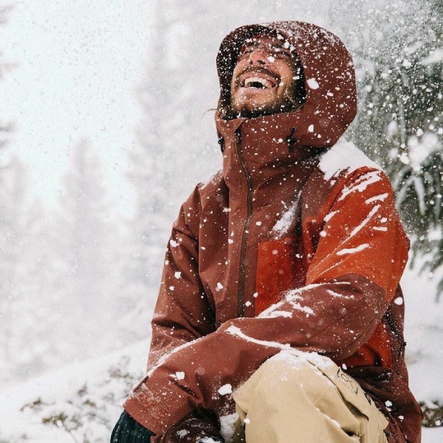 ژست عکس برفی دخترانه