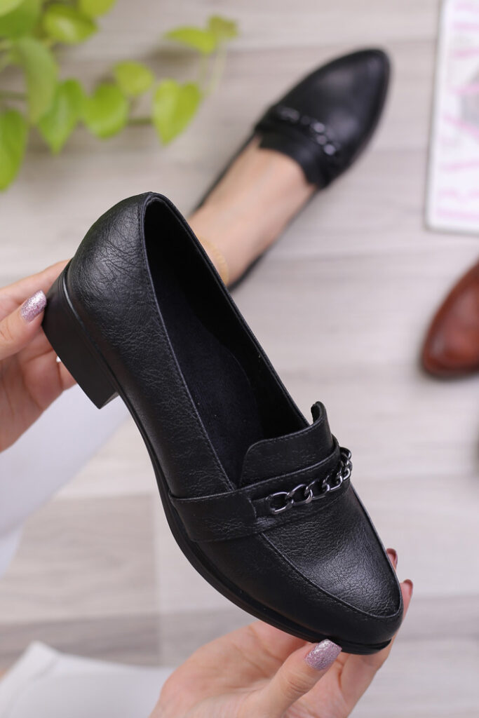مدل کفش دخترانه اسپرت مشکی برای عید
