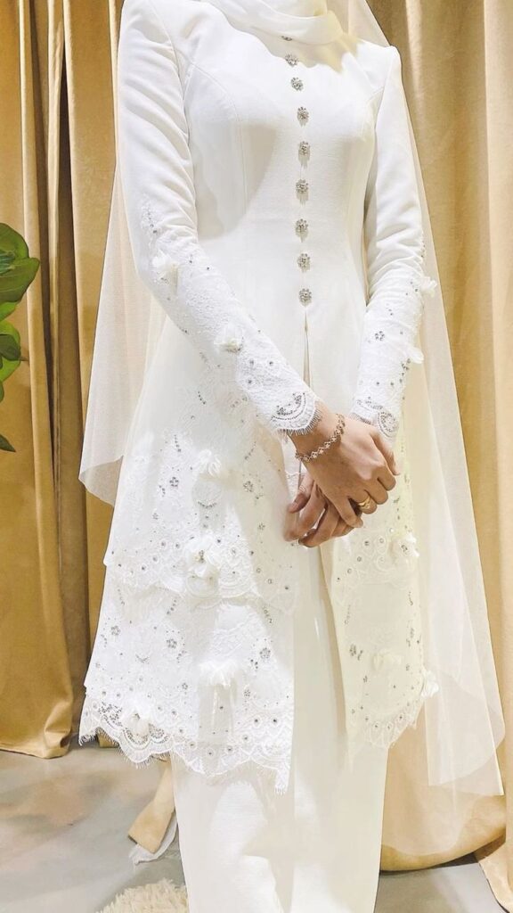 مدل لباس عروس گلبهی پوشیده