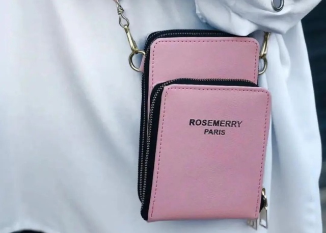 کیف پاسپورتی ساده با رنگ صورتی جذاب