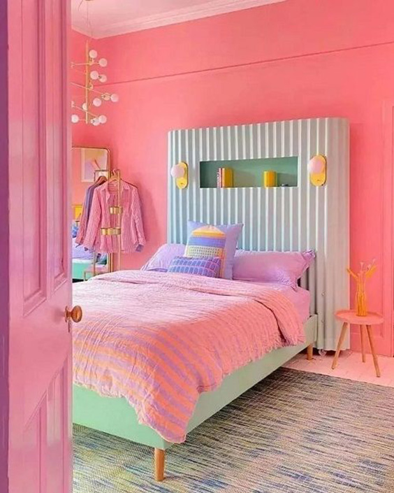 اتاق خواب کوچک دخترانه با رنگ صورتی جیغ 