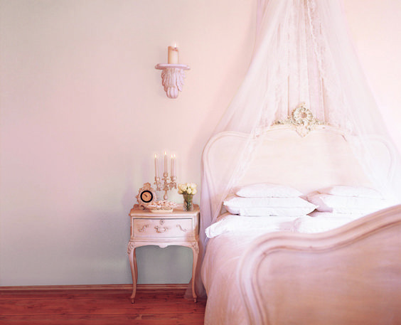 اتاق خواب صورتی دخترانه ساده و مدرن