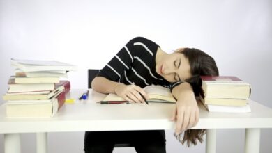 چگونه با تغییر روش های مطالعه خود از خواب آلودگی هنگام درس خواندن جلوگیری کنیم؟