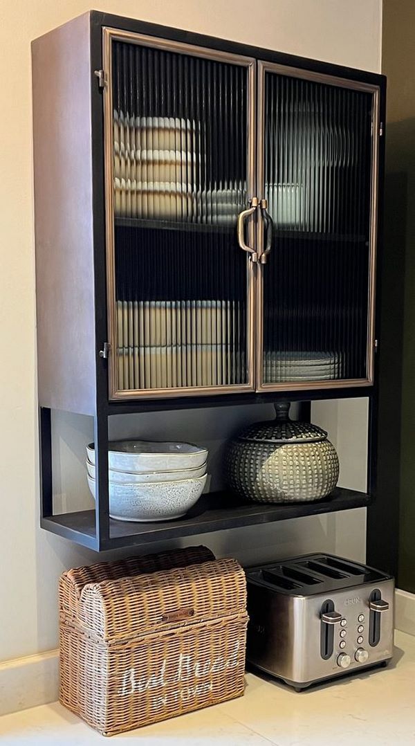 استفاده از شیشه در دکوراسیون حمام؛ مدل‌های کابینت شیشه ای حمام جذاب و