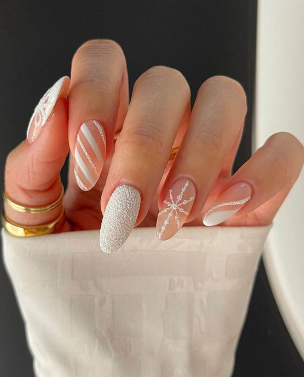 womens winter nail design 30 - طرح ناخن زمستونی جدید 1402 برای همه دختر های تینیجر