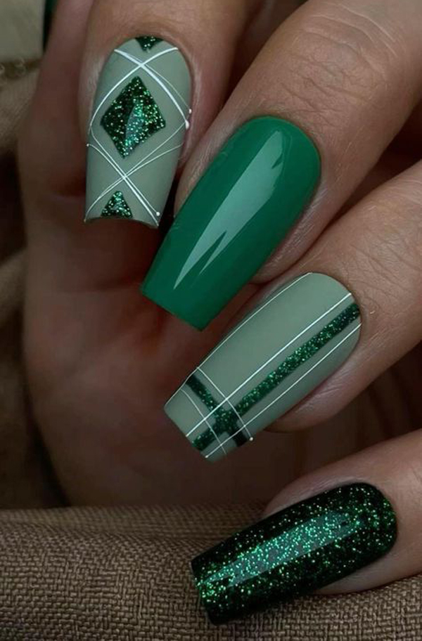 womens winter nail design 7 - طرح ناخن زمستونی جدید 1402 برای همه دختر های تینیجر