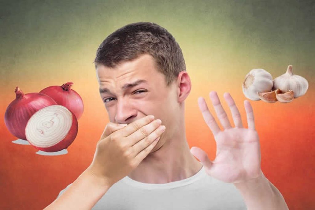 بهترین روش رفع بوی سیر از دهان
