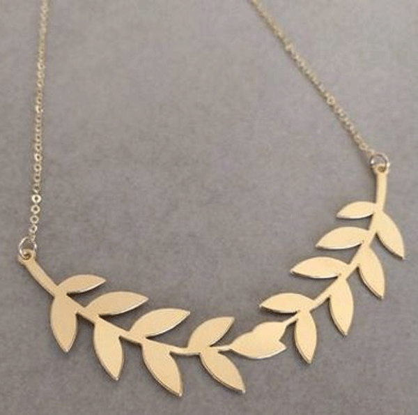 gold-necklace-model-with-leaf-pendant-11.jpg
