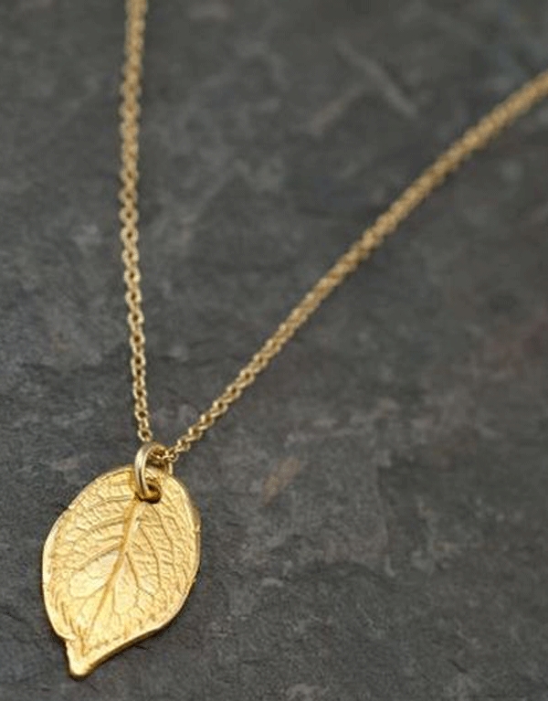 gold-necklace-model-with-leaf-pendant-14.jpg