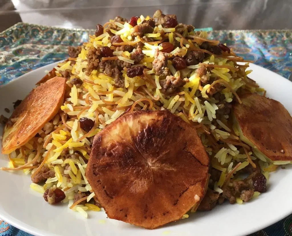 رشته پلو با عدس و گوشت چرخ کرده: ترکیبی بی‌نظیر از طعم‌ها