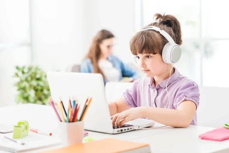 معایب کلاس آنلاین برای کودکان