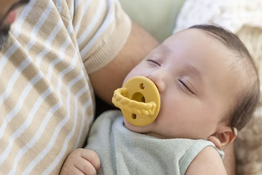 دادن پستانک