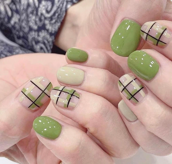 ناخن ترند ۱۴۰۴ دخترانه