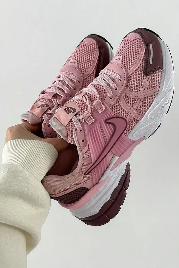 کفش نایکی v2k