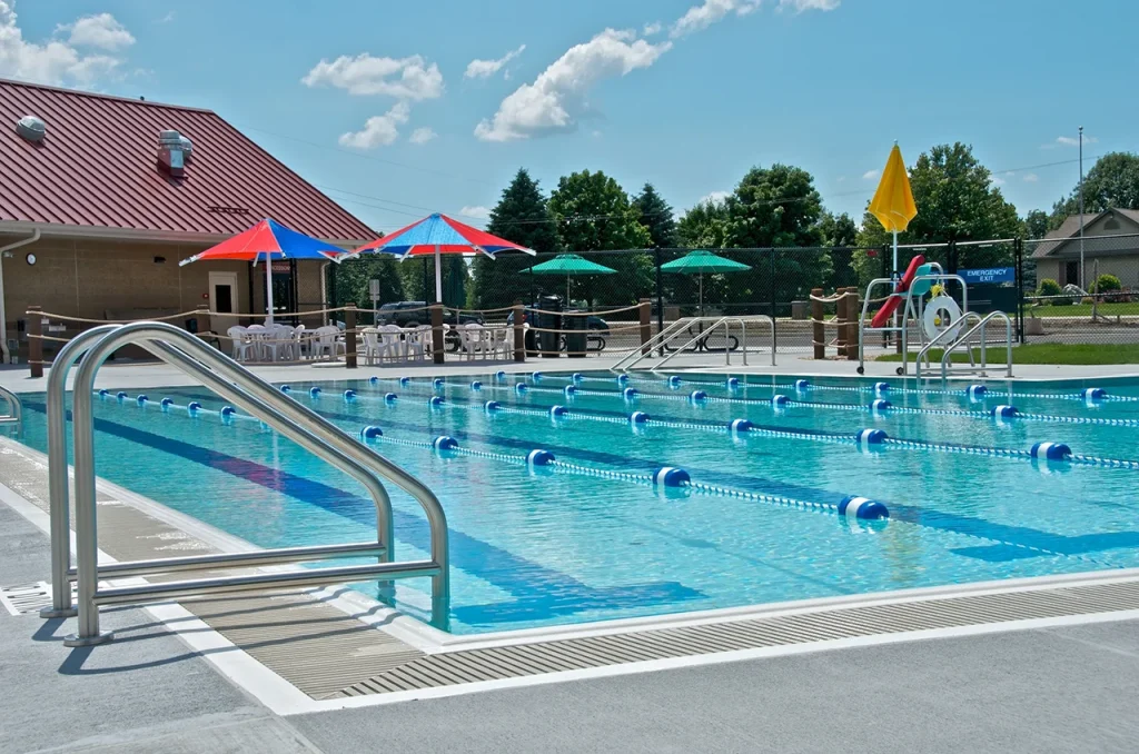 ۱۰ استخر روباز پرطرفدار تهران برای فرار از گرمای تابستان