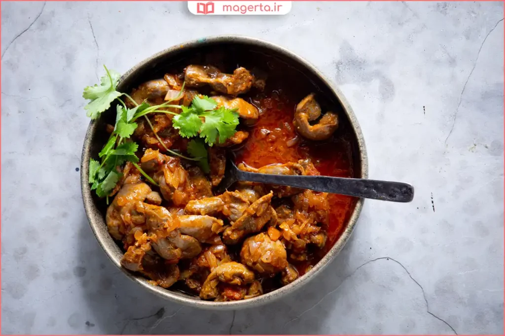 سنگدان مرغ پخته‌شده و تفت‌خورده با ادویه در ماهیتابه