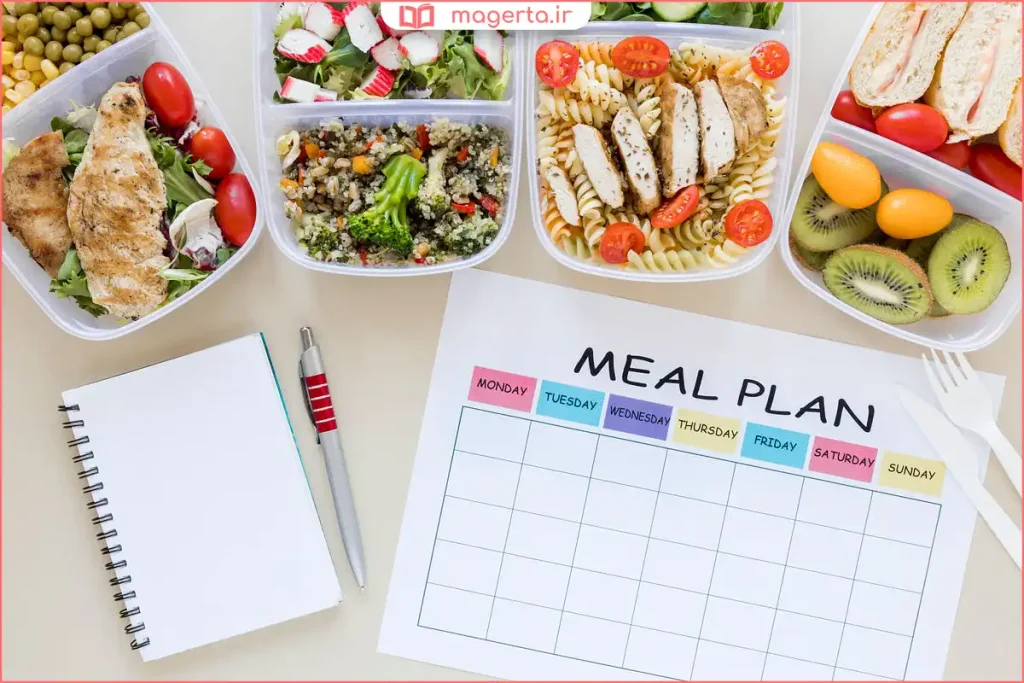 غذا خوردن سالم با بشقاب پر از سبزیجات و سالاد تازه