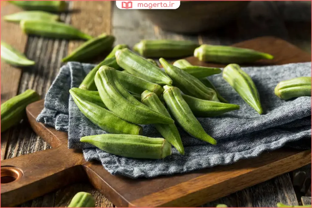 بامیههای تازه شسته و خشکشده آماده برای بستهبندی در فریزر