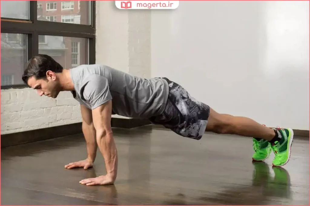 ورزشکار در حال انجام ورزش برای افزایش وزن و عضله