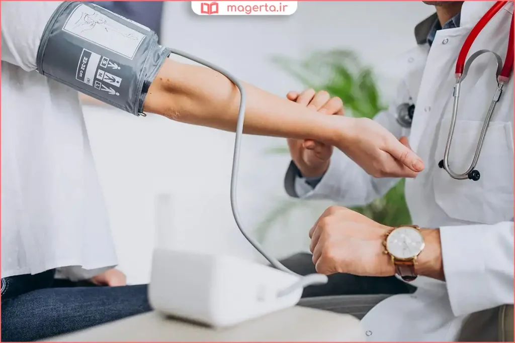 دستگاه فشار خون دیجیتال برای کنترل سلامت قلب بیمار