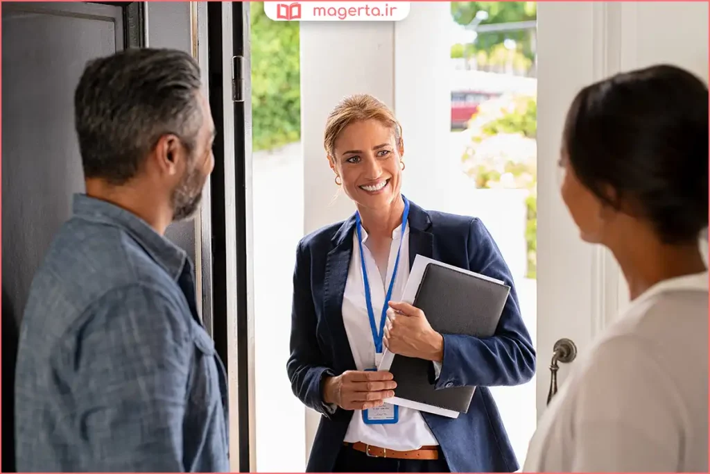 گفت‌وگوی ویزیتور با مشتری درباره ویژگی‌های محصول