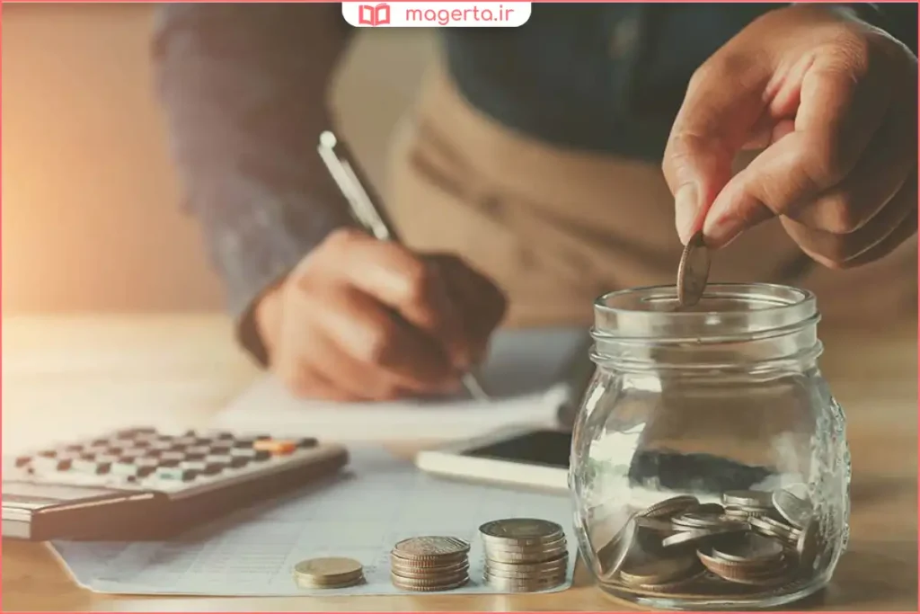 نوشتن برنامه‌ریزی مالی در دفترچه برای مدیریت و ذخیره پول