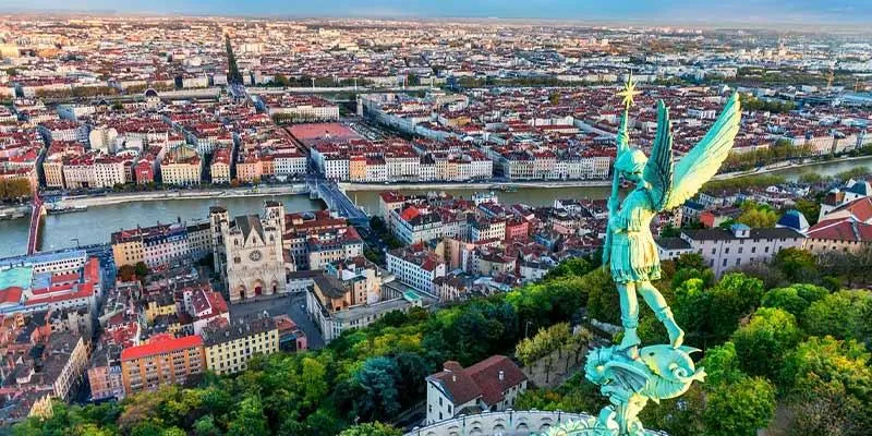 فرانسه به چه جاهای دیدنی معروف است؟