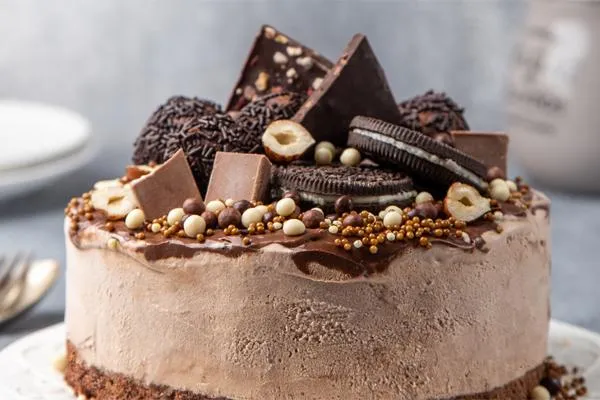 بهترین راه جذب مشتری: متن زیبا برای تبلیغ کیک خانگی