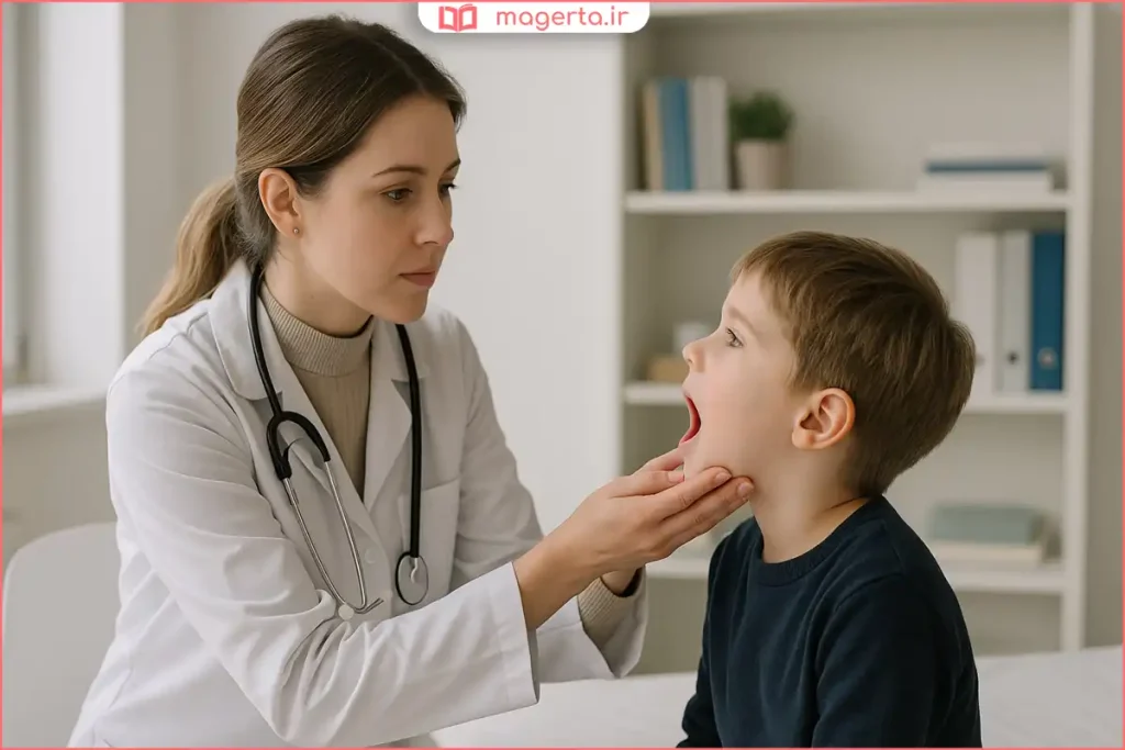 پزشک متخصص گوش و حلق و بینی در حال معاینه کودک برای بررسی لوزه سوم