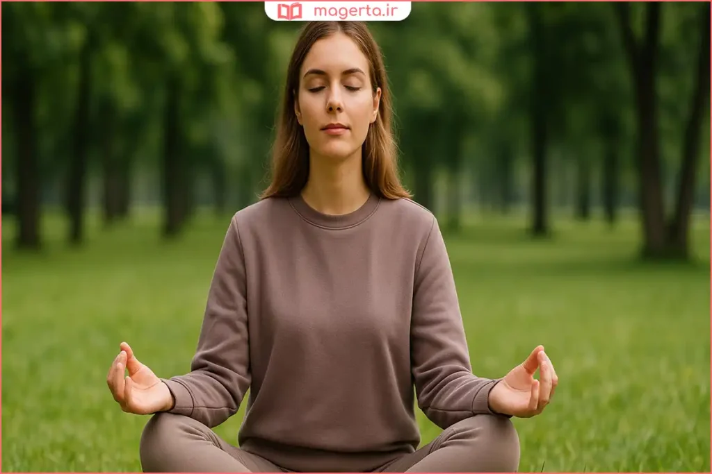 فردی در حال مدیتیشن و تنفس عمیق در فضای آرام و طبیعی