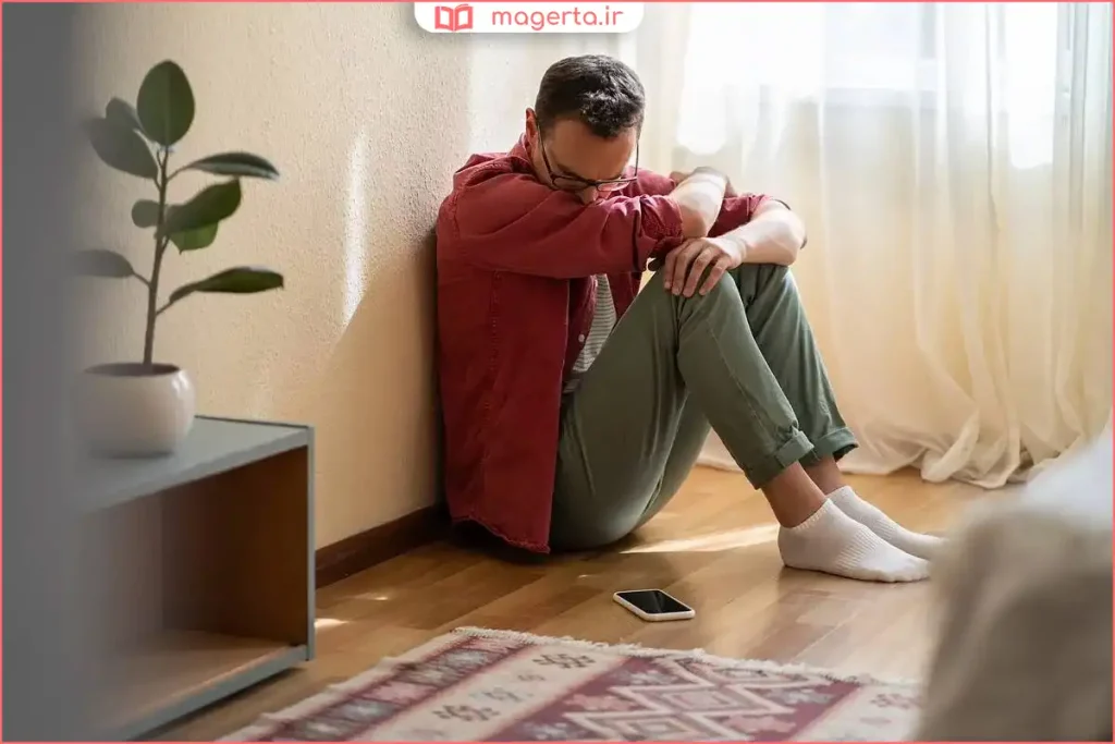 زن در حال گفت‌وگوی آرام با مرد برای حل سردی رابطه