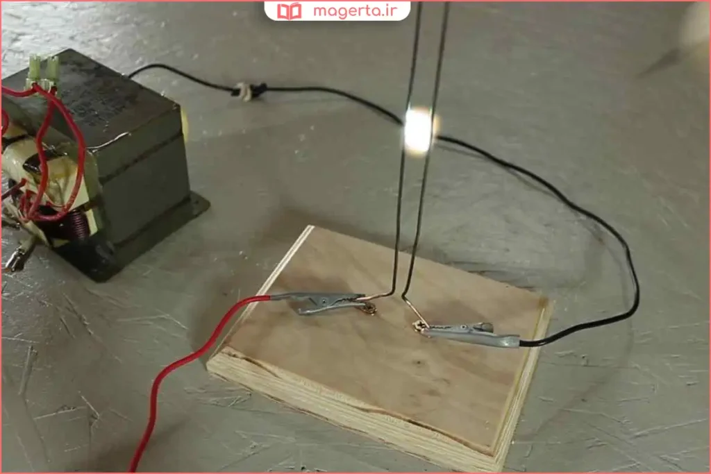 اتصال سیم مسی به دو سر آرمیچر برای ساخت ژنراتور ساده خانگی