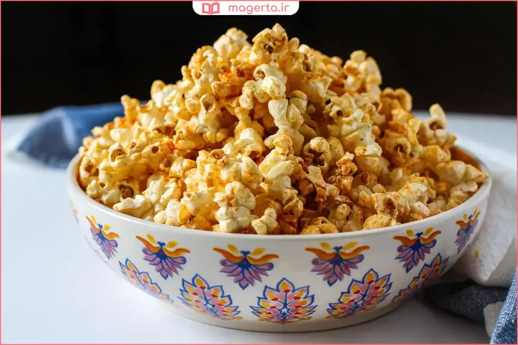 سرو پفیلا گوجه‌ای داغ در ظرف رنگی برای میان‌وعده خانگی