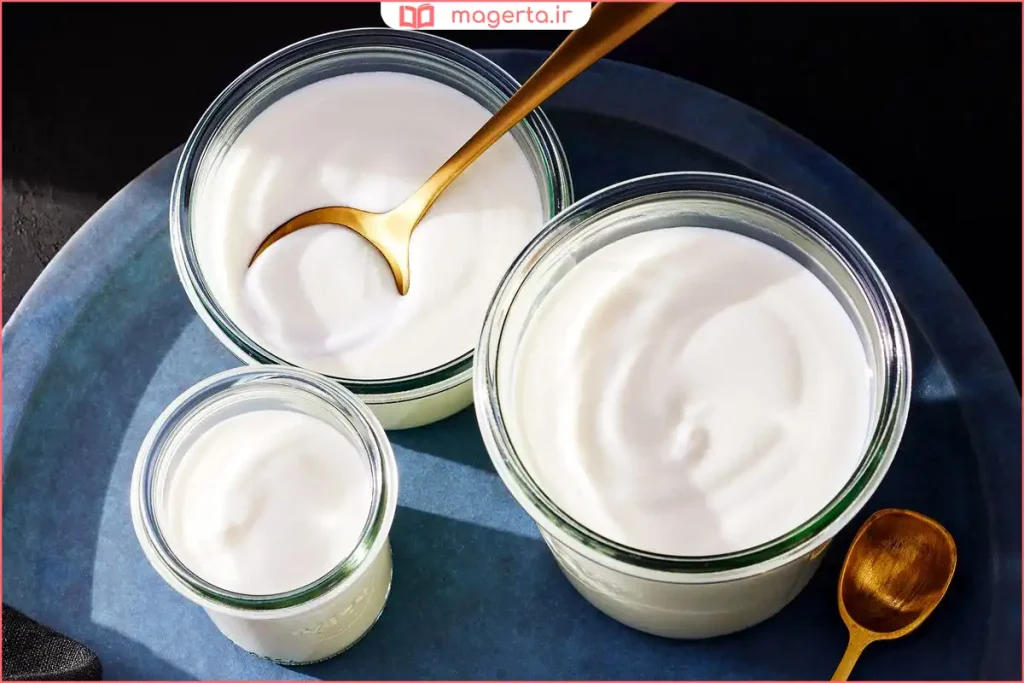 ماست غلیظ و کشدار خانگی پس از چند ساعت استراحت در دمای اتاق