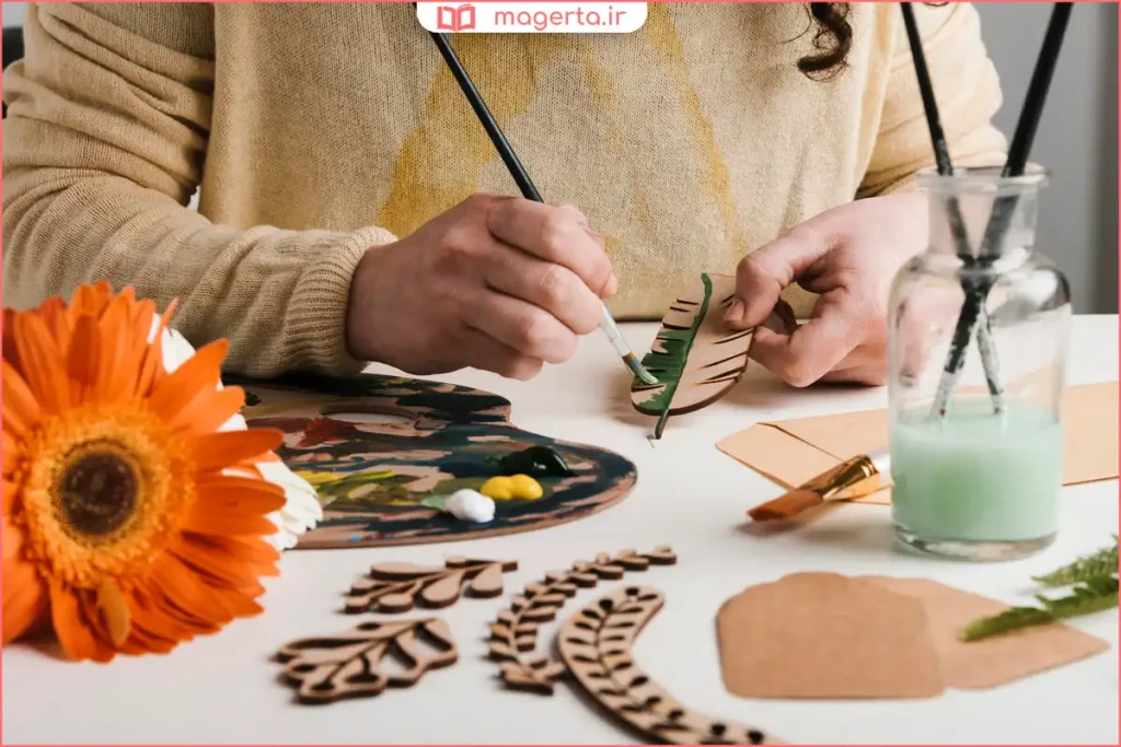 انجام کارهای هنری مانند نقاشی یا گلدوزی در فضای آرام منزل