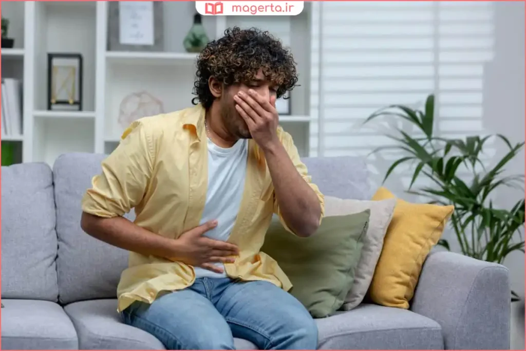 استراحت در خانه با مصرف سوپ سبک و غذای ساده پس از مسمومیت