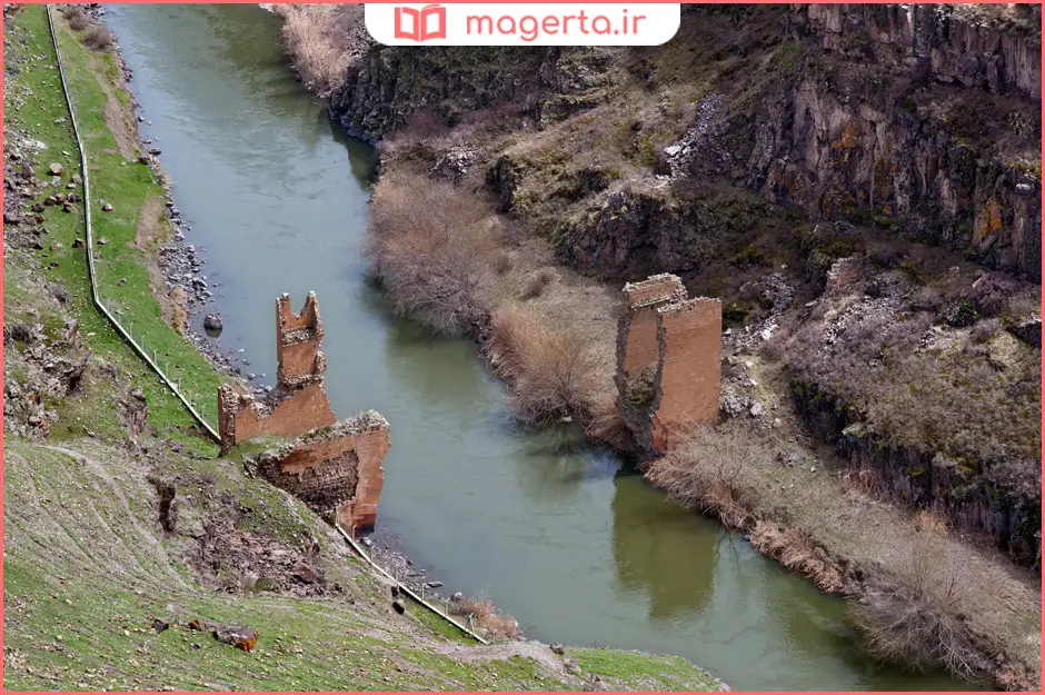 پارک مرکزی گیومری و رودخانه آخوریان