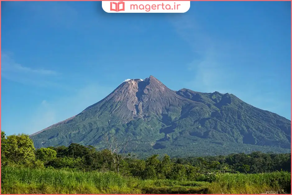 چشم‌انداز کوه مِرابی و دهکده‌های دامنه