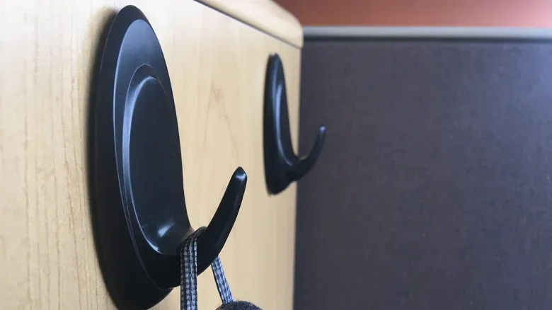 قلاب‌های چسبی چندمنظوره