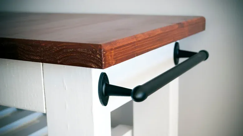 میله حوله روی جزیره