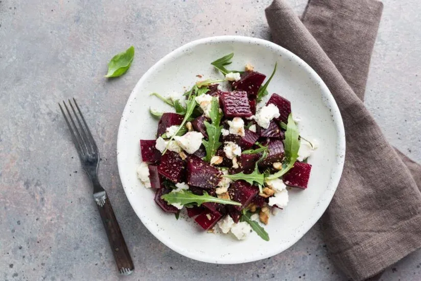 لقمه‌های چغندر و پنیر بز