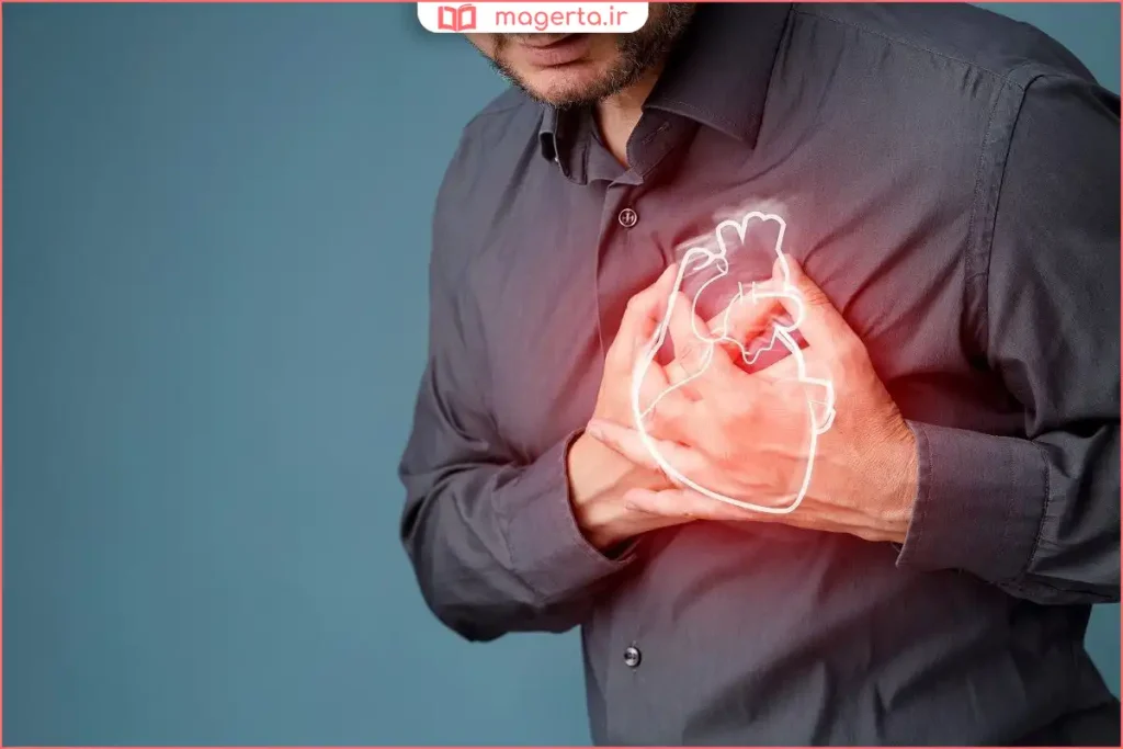 قرار دادن دست روی قفسه سینه برای بررسی علائم حیاتی