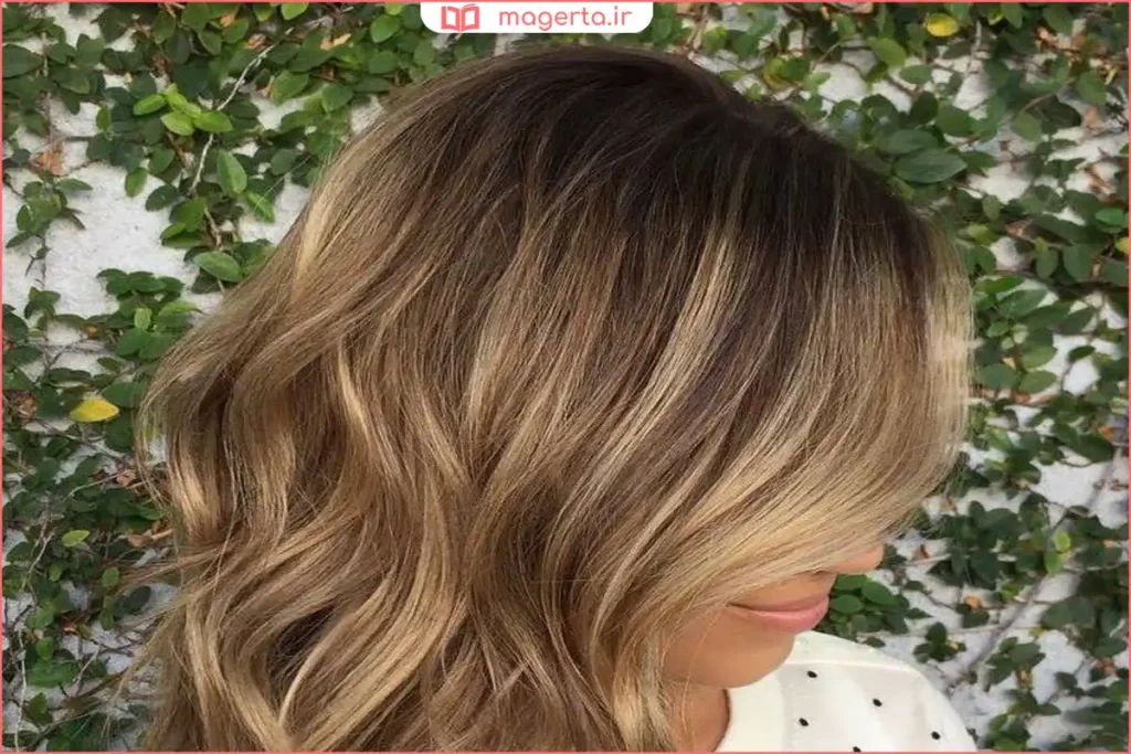 موهای قهوهای شکلاتی با هایلایت کاراملی در نور طبیعی