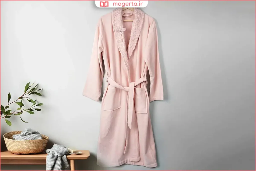 حوله تنپوش صورتی پاستلی با جنس لطیف مخصوص استفاده روزانه